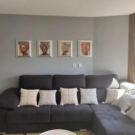 Luminoso Y Moderno 아파트